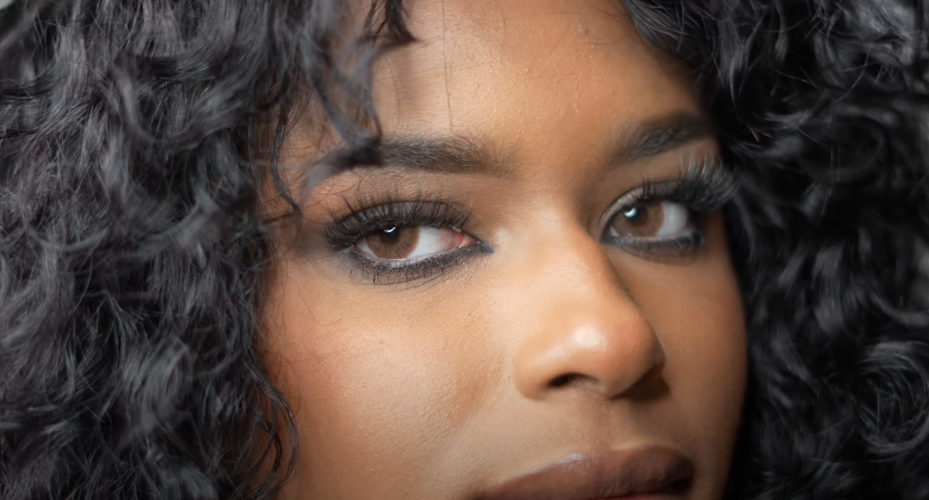 How To Keep Your Eyes Comfortable With Colored Contacts